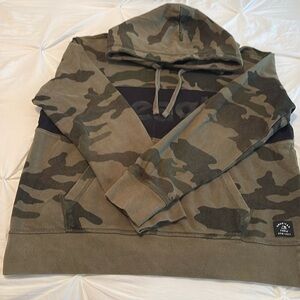 American‎ Eagle hoodie size medium Camo with front pockets army green